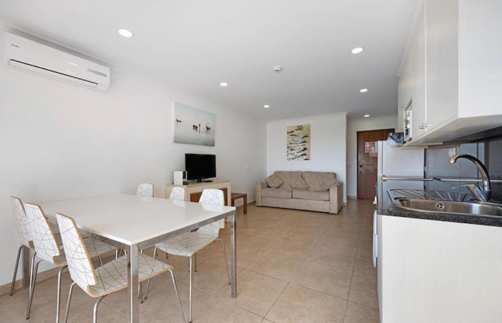 Cozy Apartment With Seaview 300M From The Beach Portimão Εξωτερικό φωτογραφία